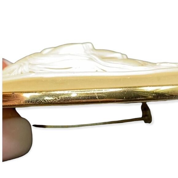 Vintage Victorian Art Nouveau Cameo Oval gold tone Gilt Frame Brooch pin 1970s - Picture 8 of 9